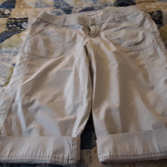 SALE EUC Aeropostale Grey Shorts/Skimmer 7/8 - Picture 2 of 12